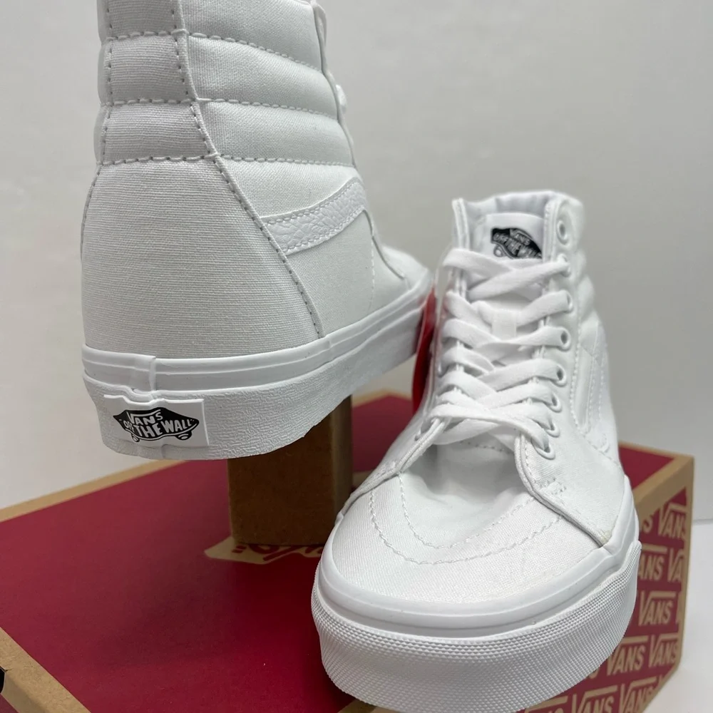 Vans Men’s Sk8-Hi Sneakers
True White
VN000D5IW00
Lifestyle, Original Icon, Canv - Picture 9 of 16